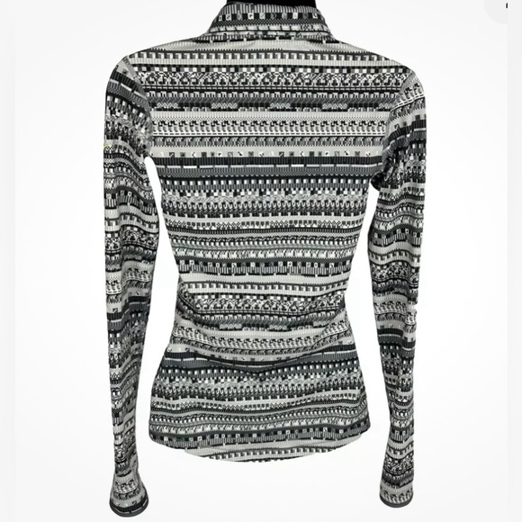 Nike Pro Hyperwarm 8-Bit Size S Half Zip 1/2 Pullover Gray & Black Women’s - Picture 8 of 8